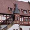 Das Grettstädter Rathaus mit ochsenblutroter Fachwerkkonstruktion.