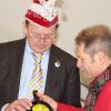 Thüringens Ministerpräsident Bodo Ramelow bekam Von Hofrat Walter Vierrether natürlich ein Weinpräsent.