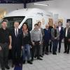 Das neue Auto der Tafel Karlstadt wurde im Kreise der Hauptsponsoren feierlich übergeben. Von links: Jürgen Kohlmann, Peter Schmitt, Tafel-Vorsitzende Alida Mungenast, Jürgen Brückler und Udo Kübert, Manfred Walther, Anja Konrad, zweite Tafelvorsitzende Ilse Krämer, Matthias Scheiner, Heinz Hauck und Thomas Gundersdorf.