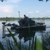 Weil das Seegras überhand genommen hatte, wurde im Baggersee gemäht. Weil das Seegras überhand genommen hatte, wurde im Baggersee gemäht.