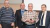 Den Ehrenpreis „Schiedsrichter des Jahres“ erhielt Hans Schuster vom TSV Mainbernheim (Dritter von links) von (von links) Walter Meding, Gerd Dluczek und Helmut Wittiger.