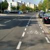Immer öfters weist die Stadt Schutzstreifen für Fahrradfahrer aus, die außerdem von der Pflicht, Radwege zu nutzen, weitgehend befreit werden. Immer öfters weist die Stadt Schutzstreifen für Fahrradfahrer aus, die außerdem von der Pflicht, Radwege zu nutzen, weitgehend befreit werden.