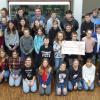 Sie alle trugen ihr Scherflein dazu bei, dass die Spendenaktion für das Kinderhaus Sonnenblume in Berlin ein voller Erfolg wurde und insgesamt 800 Euro als Weihnachtsgeschenk auf dem Gabentisch landeten. Im Bild die beteiligten Schüler, Schulleiterin Elisabeth Grimanelis und die beiden Verantwortlichen Gertrud Friedrich und Barbara Stumpf.