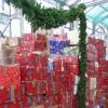 Weihnachtspakete gestapelt im Lager Löffelsterz. Foto: Jürgen Barth