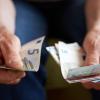 Seit 15 Jahren kassieren die Krankenkassen von Rentner mit einer Betriebsrente oder Direktversicherung doppelt. Die Rentner verlieren so etwa 20 Prozent ihres Ersparten.