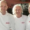 Spitzenkoch Bernhard Reiser (Mitte) mit seinem Küchenchef  Reiner Trautenbach und Nachwuchsköchin Rosmarie.