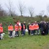 Über die Rettungshundestaffel des BRK Main-Spessart im Allgemeinen informierten die Mitglieder der Gruppe interessierte Besucher auf dem Wiesenfelder Grillplatz und zeigten das Ausbildungstraining ihrer Flächensuchhunde. Im Bild einige Hundeführer mit ihren Hunden und die interessierten Zuschauer.