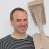 An den Grenzen der Materialästhetik: Heiko Börner und eins seiner Werke auf der Arte Noah.