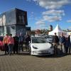 Sind bei der Fahrzeugschau immer mit ihren Autos dabei. Der Elektromobilistenstammtisch um Rudi Seefried (5. von links) sowie dem Projektmanagement der Modellstadt mit Bianca Benkert, Ulrich Leber (von links), Dr. Jörg Geier (rechts) sowie Bürgermeister Bruno Altrichter (4. von links). Sind bei der Fahrzeugschau immer mit ihren Autos dabei. Der Elektromobilistenstammtisch um Rudi Seefried (5. von links) sowie dem Projektmanagement der Modellstadt mit Bianca Benkert, Ulrich Leber (von links), Dr. Jörg Geier (rechts) sowie Bürgermeister Bruno Altrichter (4. von links).