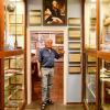 Eine riesige Sammlung in Vitrinen und Schränken - und noch viel mehr im Depot: Eduard Stenger im Schulmuseum. Eine riesige Sammlung in Vitrinen und Schränken - und noch viel mehr im Depot: Eduard Stenger im Schulmuseum.