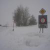 Die Hochrhönstraße ist wegen Schneeverwehungen gesperrt.