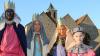 „Öffnet das Haus und öffnet das Tor, die Sternsinger stehen als Boten davor.“ Die vier Reinwandbrüder (von links) Lorenz, Franz, Moritz und Lukas sind in Ebelsbach am Sonntag wieder mit vielen anderen Kindern und Jugendlichen als Kaspar, Melchior, Balthasar und Sternträger unterwegs. Heuer allerdings nur bei der „Generalprobe“ gemeinsam.