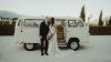 Der VW-Bus  war bei den Hippies beliebt. Auch auf Vintage-Hochzeiten ist das Fahrzeug sicher nicht fehl am Platz ist.
