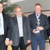 Bescherung unterm Tannenbaum: Dem Schiedsrichter des Jahres in der Gruppe Kitzingen/Ochsenfurt, Karl-Heinz Kohl (mit Pokal) gratulierten (von links) Kreisobmann Helmut Wittiger, Laudator Willi Priester und Beisitzer Harald Knof.