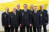 In neuen Uniformen (von links): Alois Henn, Jochen Otto, Bernhard Hain, Polizeipräsident Gerhard Kallert, Hermann Scholtz, Polizeichor-Vorsitzender Horst Assmann und Manfred Stein.
