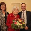 Stellvertretende Landrätin Karen Heußner und Bürgermeister Stefan Wolfshörndl gratulierten Ilse Jahn zum 100. Geburtstag.