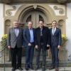Auf eine erfolgreiche Zusammenarbeit freuen sich Michael Föst (Geschäftsführer Opti-Wohnwelt, links), Martin und Michael Wilken (Geschäftsführer Möbel Wilken, Mitte) sowie Oliver Föst (Geschäftsführer Opti-Wohnwelt, rechts). Das Möbelhaus Wilken aus Werlte wird zum Jahresanfang 2019 Teil der Opti-Firmengruppe.