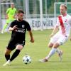 Zählt noch zu den „jungen Wilden“ beim FC Sand: Angreifer Kevin Steinmann (links) schwört trotz der Niederlagenserie auf die Stimmung in der Sander Mannschaft.