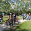 (em)   Das Caritas-Altenservicezentrum St. Martin in Hofheim veranstaltet am Samstag, 18. August, im Garten ein Sommerfest für die Bewohner, ihre Angehörigen, für Ehrenamtliche und Gäste. Ab 14 Uhr gibt es Kaffee und Kuchen, danach auch Cocktails und später ein Spanferkel mit Bier – die Einlösung eines Versprechens nach dem Maibaumklau (im Bild). Die Caritas-Mitarbeiter haben ein buntes Programm zusammengestellt, zu dem Besucher willkommen sind: Für Musik sorgt Willi Gehring. Beim Sommerquiz und Glücksraddrehen gibt es Preise zu gewinnen. Ein Luftballon-Wettbewerb spornt zum Mitmachen an.