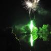 Ein über 20 Minuten anhaltendes Feuerwerk zauberte den Nachthimmel über dem Hohenrother See in ein Farbenmeer.