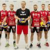 Das Aufgebot des VC Eltmann für die kommende Zweitliga-Saison (von links): Marco Knauer, Clay Couchman, Mircea Pata, Merten Krüger, Georgi Stoyanov, Tobias Werner, Jonny Engel, Trainer Marco Donat, Max Kolbe, Daniel Schmitt, Max Bibrack, Hansi Nürnberger, Sebastian Richter, Mariusz Wacek und Sven Kellermann.