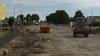 Reger Verkehr: Zahlreiche Baustellenfahrzeuge sind auf der Kreisel-Baustelle im Norden von Mellrichstadt im Einsatz. Derzeit wird an den Straßenseiten an der Entwässerung gearbeitet. 