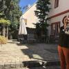 Kornelia Winkler, Kulturbereichsleiterin der Stadt Karlstadt, freut sich auf die Musik in Häusern und Höfen am kommenden Wochenende. Im Hof der Familie Göbel wird das A-cappella-Ensemble „Gretchens Antwort“ auftreten.