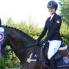 Das 16-jährige Springreitertalent Michelle Brendler mit ihrem Wallach "Diacor".
