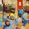 Von spannenden Erlebnissen im Dschungel Indiens und einem kleinen Delfin, erfuhren die Kinder der Grundschule Bütthard und des Kindergartens St. Josef von Kinderbuchautor Tino. Die lebhaft präsentierte Leseveranstaltung fand im Rahmen  des Schuljahresthemas „Lesen“ statt.
