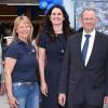 Darüber, dass sich ein renommiertes Unternehmen im Gewerbegebiet bei Werneck niedergelassen hat, freute sich auch Bürgermeisterin Edeltraud Baumgartl (links). Weiter von links die Leiterin des Wernecker Mega-Stores, Brigitte Bremer, Ingrid Schmeckenbecher, Mitinhaber und Geschäftsführer Frank Schmeckenbecher und Jutta Leitherer, die Vorsitzende des Verbandes der Reit- und Fahrvereine in Franken.