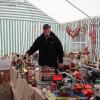 (ul)   Der Flohmarkt des Schwebheimer Tierheims wird gut versorgt. Dass sich im Lager aber ein ganzes Zelt voller Weihnachtsartikel fand, das erstaunte sogar den stellvertretenden Vorsitzenden Josef Horna. Am vergangenen Wochenende hat das Team des Flohmarkts alle Weihnachtsartikel aufgebaut und zum Kauf angeboten. Der Erlös fließt wie immer in die Arbeit des Tierschutzvereins in Schweinfurt Stadt und Landkreis.