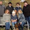 (jogi)   Der Familientreff Kunterbunt übergab eine hochwertige Parkbank aus Edelstahl im Wert von 1200 Euro an die Stadt Gemünden. Mit dieser stabilen und langlebigen Ruhebank erfährt die Mainlände eine weitere Aufwertung. Bürgermeister Jürgen Lippert bedankte sich bei den Frauen des Familientreffs, die immer wieder die Erlöse aus Basaren und anderen Veranstaltungen für die Beschaffung von Freizeiteinrichtungen spenden. Im Bild: (hinten, von links) Bauhofleiter Martin Kastner, Jürgen Lippert, Katja Raab, Silke Holzemer; (sitzend, von links) Angelika Ziegler, Jule Herzog, Jutta Niemann und Julia Rüfer.