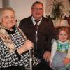 Die älteste Karlstadterin Eugenia Czarna lebt in Stetten bei ihrer Enkelin. Zum 104. Geburtstag gratulierten dem Zweiten Bürgermeister Theo Dittmaier auch die Ur-Ur-Enkelin Jana-Ina, die fast genau ein Jahrhundert jünger ist.