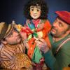 (gab)   Das Theater Kuckucksheim führt im Festsaal der SOS-Dorfgemeinschaft Hohenroth das Stück „Momo“ auf. Die Vorstellung beginnt am Samstag, 11. November, um 19.30 Uhr. Mit Masken, Handpuppen und Musik wird das moderne Märchen von Michael Ende auf die Bühne gebracht. „Momo und ihre Freunde verbringen viel Zeit miteinander und sind glücklich, bis die grauen Herren der Zeitsparkasse auftauchen. Durch deren falsche Versprechungen werden die Menschen in der Stadt ruhelos, gierig und unzufrieden. Wird es Momo gelingen, mithilfe von dem geheimnisvollen Meister Hora und der wundersamen Schildkröte Kassiopeia den Menschen ihre Lebensfreude zurückzugeben?“ Der Eintritt zu der Aufführung in Hohenroth ist frei, der Veranstalter nimmt Spenden entgegen.