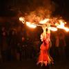 Die Feuershow am Samstagabend war ein Höhepunkt beim Forum Cistercium in Maria Bildhausen. Die Gruppe Mimikry aus Altdorf bei Nürnberg zog alle Register ihres Könnens. Fotos (3): Hanns Friedrich