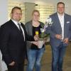 (ast)Ein Augenoptiker ist in das Hausarztzentrum in Wiesentheid in der Korbacher Straße eingezogen. Dort haben Nina und Stephan Jüttner mit der Brillengalerie nun eine Filiale ihres in Gerolzhofen ansässigen Betriebs eröffnet. Mit modernen Geräten kann dort der Optiker die Brille ideal auf den jeweiligen Kunden einstellen. Die Augen werden über einen 3D-Sehtest überprüft. Zum Start wünschte Wiesentheids Bürgermeister Werner Knaier (links) alles Gute. Das Angebot bereichere das Ärztehaus und passe gut dort hin, sagte er. Ebenfalls viel Erfolg wünschten Vermieter Florian Preißner und der Vorsitzende des Wiesentheider Wirtschafts- und Kulturvereins, Wolfgang Starz.