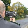 Diesmal beließ es die Polizei noch bei der Belehrung der Autofahrer, die nicht mit der vorgeschriebenen Schrittgeschwindigkeit an den in der Haltebucht in der Dr.-Georg-Schäfer-Straße mit eingeschalteter Warnblinkanlage stehenden Schulbussen vorbeifuhren. Bei der nächsten Lasermessung werden die Verstöße in vollem Umfang geahndet.