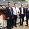 Der neue Aldi ist offen. Über den neuen Markt freuen sich von links Regionalverkaufsleiter Andreas Larbig, Marktleiter Stefan Wüllscheidt, Verkaufsleiter Frank Singer und Bürgermeister Thorsten Wozniak.