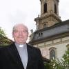 In den Sommerferien in Wiesentheid: Daniel Swend ist eigentlich Pfarrer in Polen. Seit 18 Jahren hilft er jeden August in Wiesentheid und Umgebung aus.
