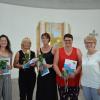 Die Jahrgangsbesten der Heilerziehungspflegehelferinnen freuten sich über das Abschlusszeugnis und Buchgutscheine als Anerkennung für ihren Erfolg (v.l.): Julia Konheissner, Inge Dicarolo, Hildegard Schmitt, Susanne Klarmann und Schulleiterin Christel Baatz-Kolbe. Die Jahrgangsbesten der Heilerziehungspflegehelferinnen freuten sich über das Abschlusszeugnis und Buchgutscheine als Anerkennung für ihren Erfolg (v.l.): Julia Konheissner, Inge Dicarolo, Hildegard Schmitt, Susanne Klarmann und Schulleiterin Christel Baatz-Kolbe.