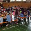 In der Frankenhalle wurde gewerkelt und gebastelt. 150 Kinder aus den sechs Mainbogengemeinden trafen sich hier zum zwölften Aktionstag "Kunst & Kreativ".