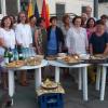Nach erfolgreicher Küchenschlacht: Gruppenbild der erfolgreichen Köche mit ihren schmackhaften Ergebnissen, rechts außen Maria Kuhn, daneben Tanzpädagogin Heide-Rose Bär.