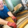 Maßarbeit, Gefühl und Erfahrung sind beim Pianobau gefragt.