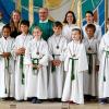 (micz)    Bei einem Festgottesdienst in der Pfarrkirche St. Josef im Stadtteil Rottenbauer nahmen acht neue Ministranten ihren Dienst in der katholischen Gemeinde auf. Seit der Erstkommunion hatten sie sich darauf vorbereitet. Gleichzeitig wurden Klara Dartsch und Franziska Scheller in die Runde der Oberministranten aufgenommen. Das Gruppenbild zeigt die Neuen mit den Oberminis und dem Pfarrer. Hinten (von links): Luisa Emmert, Klara Hummel, Pfarrer Alfred Kraus, Klara Dartsch, Franziska Scheller; vorne: Trudpert Müller, Jonas Kömm, Lea Blümm, Fabio Hannes, Rosalie Götz, Lokus Gabriel und Janis Kirchner. Es fehlt: Lovis Iristay.