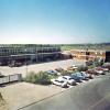 Das erste Leoni-Werk in Kitzingen, 1960 – rechts die Zentrale, links die Werkhalle. In seiner Kindheit der Abenteuerspielplatz für Bernd Käfer.