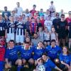 Das Team vom „FC Westend“ (vorne) setzte sich im Finale der Ottendorfer Dorfmeisterschaft gegen die „Lindenplatzkicker“ durch. Mit dabei waren die „Feuerteufel“, der „FC Einhorn“, die „Hirtenplatztreter“, die „Festlers-Blaner“ und der „FC Beine Hoch“.