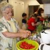 Kochen verbindet alle Altersklassen, Menschen mit und ohne Handicap, das zeigt das gemeinsame Projekt von Lebenshilfe und Mehrgenerationenhaus seit mehreren Jahren.