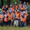 Beim Walderlebnistag in Hendungen suchten die Kinder der Kita Hendungen nach einem Schatz. Der Rehbock aus Baumstämmen und Ästen hat nun einen Platz in der Kita gefunden.