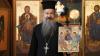 Martinos Petzolt ist Erzpriester der Griechisch-Orthodoxen Gemeinde der Heiligen drei Hierarchien, die die Städte Würzburg, Schweinfurt, Aschaffenburg und Fulda sowie weitere Orte in der Region umfasst. Das Foto entstand in der St. Andreas-Kapelle in Würzburg. Die gezeigte Ikone wird an Pfingsten in der orthodoxen Kirche aufgestellt.