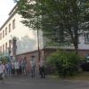 Der Partensteiner Gemeinderat überzeugte sich am Montag vom Zustand der Räume in der alten katholischen Schule, in der ab dem neuen Schuljahr die Mittagsbetreuung für die Grundschüler stattfinden soll.
